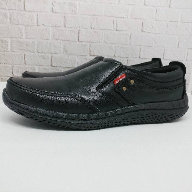 Kickers Sepatu Casual Pria Bahan Kulit Asli Murah Full Hitam Elegan Istimewa KC21