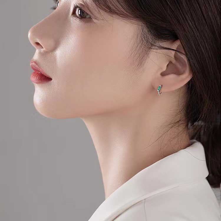 Anting Hoop Bahan Titanium Steel S925 Silver Emerald Gaya Korea Untuk Wanita