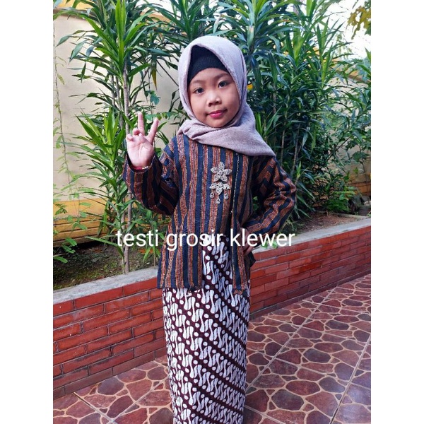 Kebaya lurik anak // kebaya jawa anak // baju jawa anak perempuan. // baju adat anak perempuan // kebaya anak
