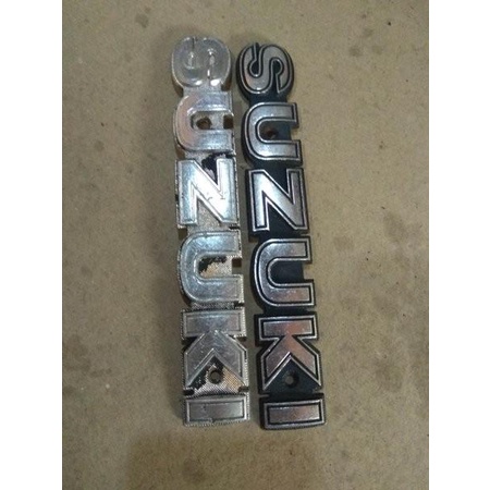 SPERPART MOTOR LOGO EMBLEM TANGKI SUZUKI A100X ECONOS TRS