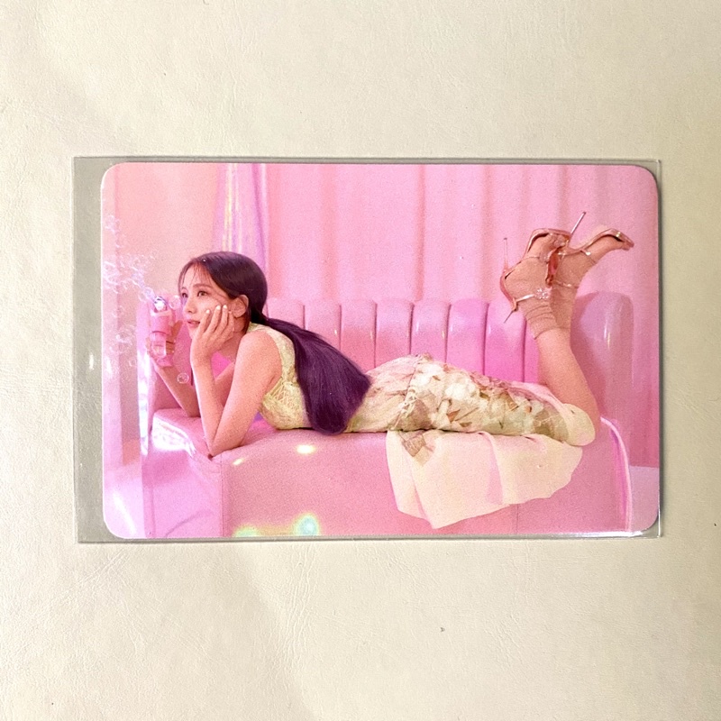 BLACKPINK JISOO PC - mise en scene / hello bubble pink ver. photocard