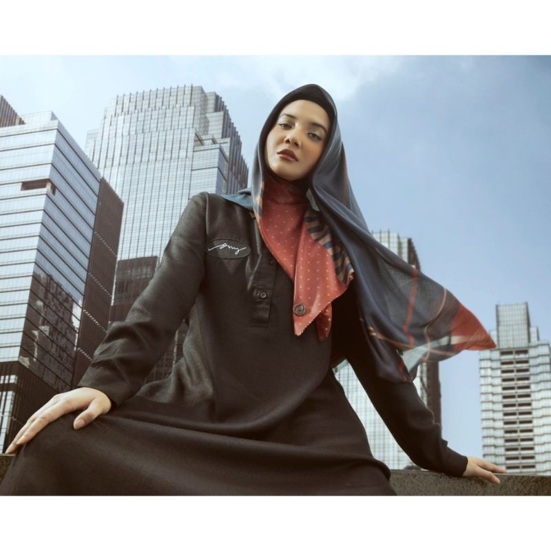 Deenay X Zaskia Sungkar Metro Red