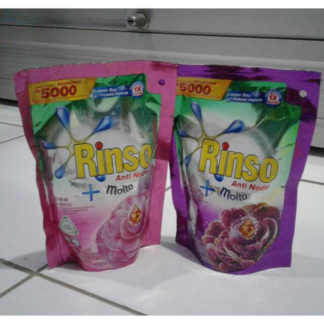 RINSO MOLTO DETERJEN CAIR 215ML