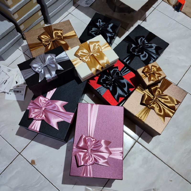 GIFTBOX SPESIAL KOTAK HADIAH SEPATU BOX KADO SANDAL