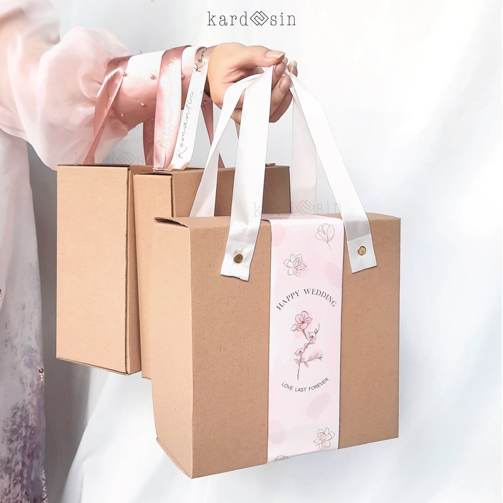 

[SLEEVE SLING BOX] GABLE TENTENG JINJING TAS HANDLE TALI PITA PAPERBELT KERTAS KADO COVER BOX PELAPIS BUNGKUS LUAR PRINTING STICKER KARDUS KOTAK PACKAGING PACKAGE PAKET KARTON HARD BOX COKLAT PINK SILVER BAJU PAKAIAN HIJAB WEDDING HADIAH GIFT KADO BING