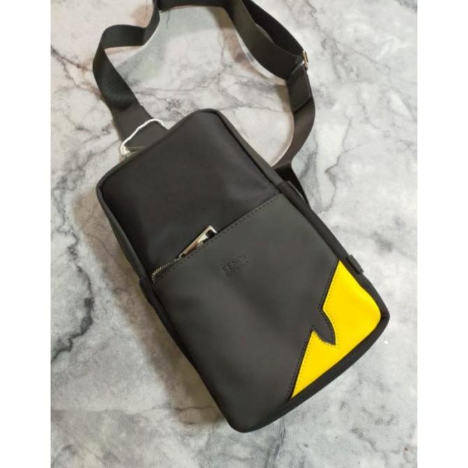 Fendi Pria Tas Selempang Mata Tsp76817