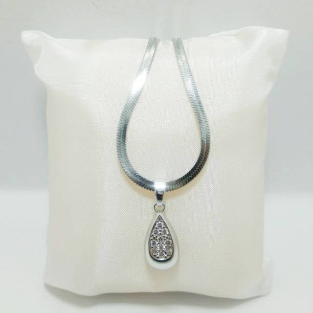 Kalung Titanium Silver Plus Liontin Wanita. Kalung Titanium Silver. Kalung Wanita. Kalung.