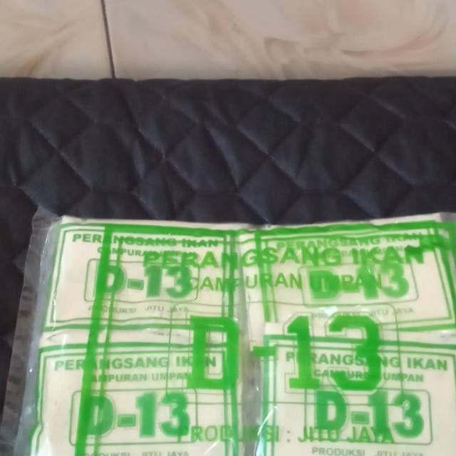 Umpan D-13 perangsang ikan mas