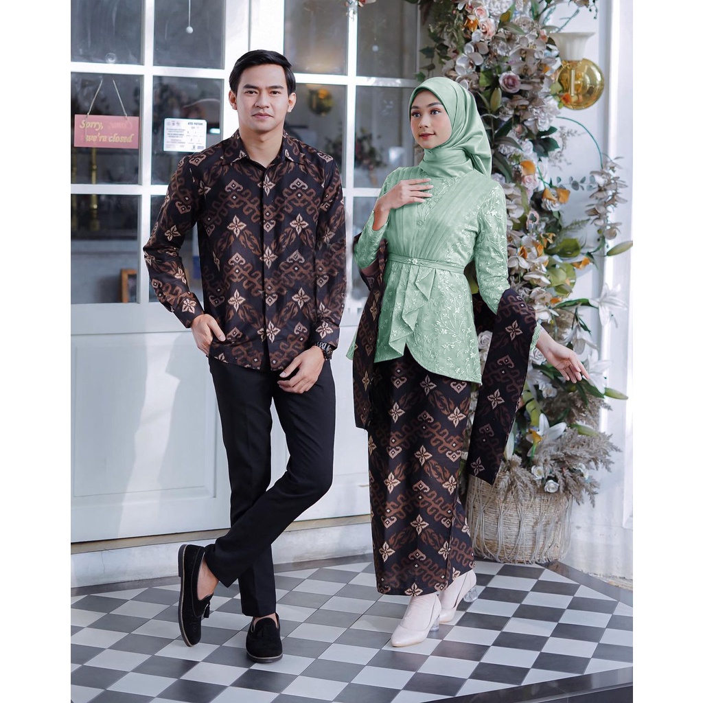 SHOPASHOP SOLO Batik Kebaya Couple Brokat Modern Nabella Aufa Kebaya Wisuda dan Kondangan Kebaya Couple Batik Prima Lengan Panjang Set Wanita Tille mutiara