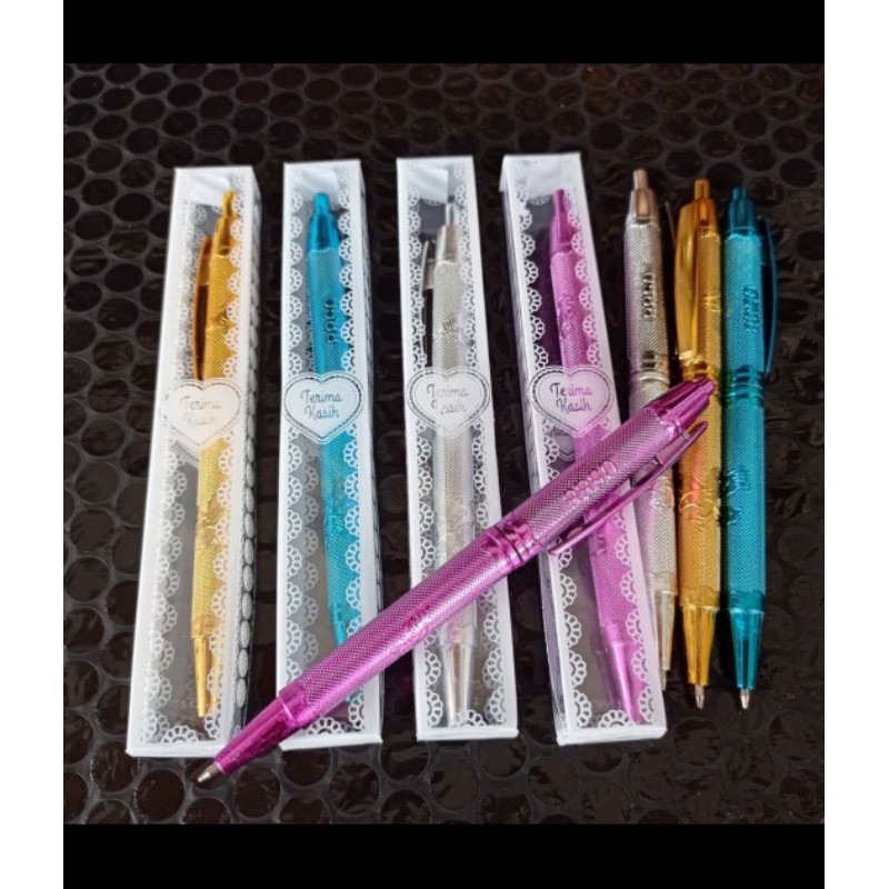 

Souvenir bolpoin/pulpen warna emas dan perak