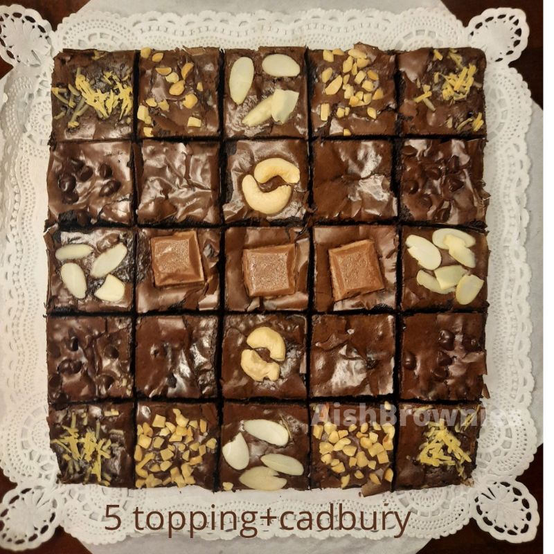 

FUDGY BROWNIES ANEKA TOPPING+CADBURY BESAR ISI 25 PCS KUE BROWNIES