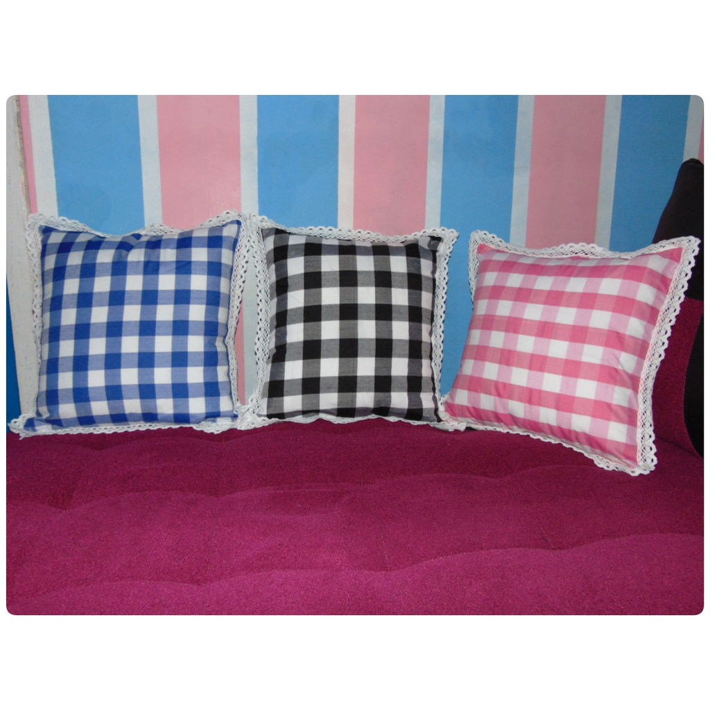 Sarung Bantal Sofa / Sopa RENDA Rajut Motif Kotak-kotak Cantik Estetik Uk 40 x 40 cm Gaya Korea dari Ismi Store