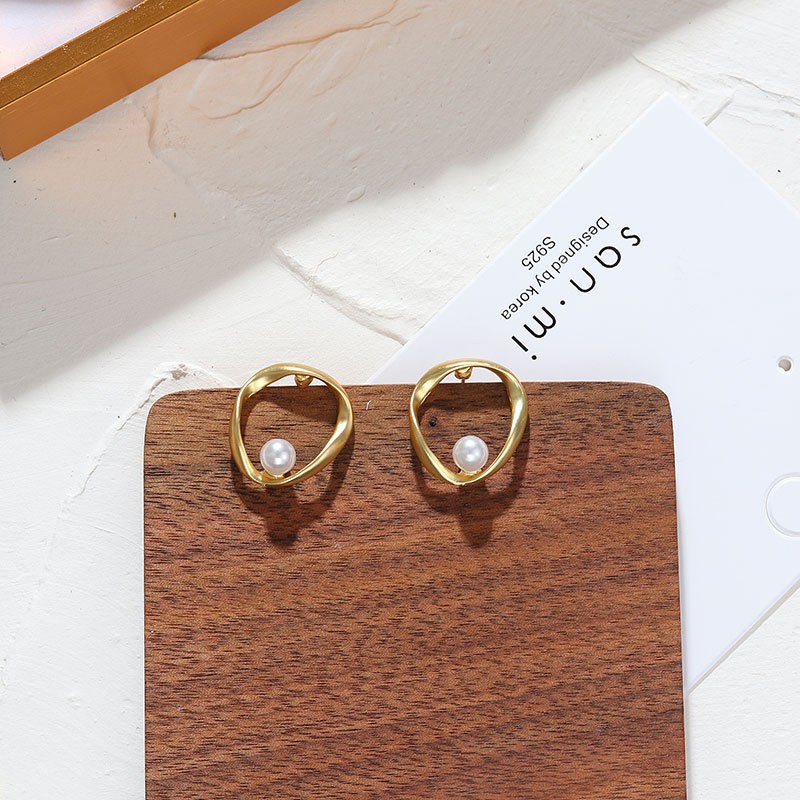 Anting Mutiara Matte Bentuk Geometris Tidak Teratur Bahan Logam Gaya Korea