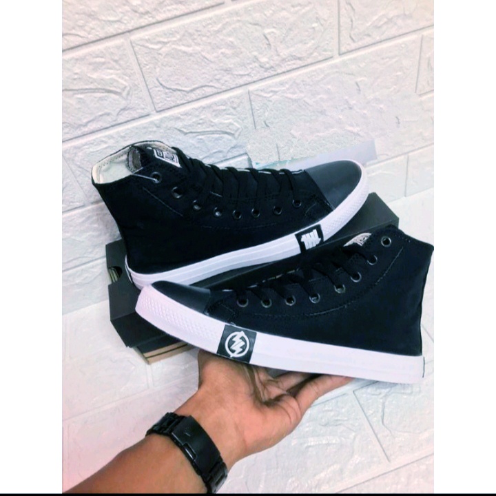 SEPATU BOOTS /HI SEPATU SNEAKERS CONVERSE FLASH TERBARU