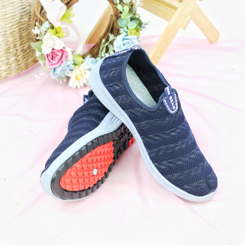 SNEAKERS SLIP ON EMPUK PRIA