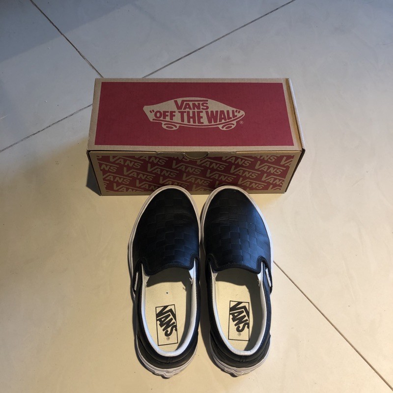 Vans slip on black leather size 36 sneakers wanita