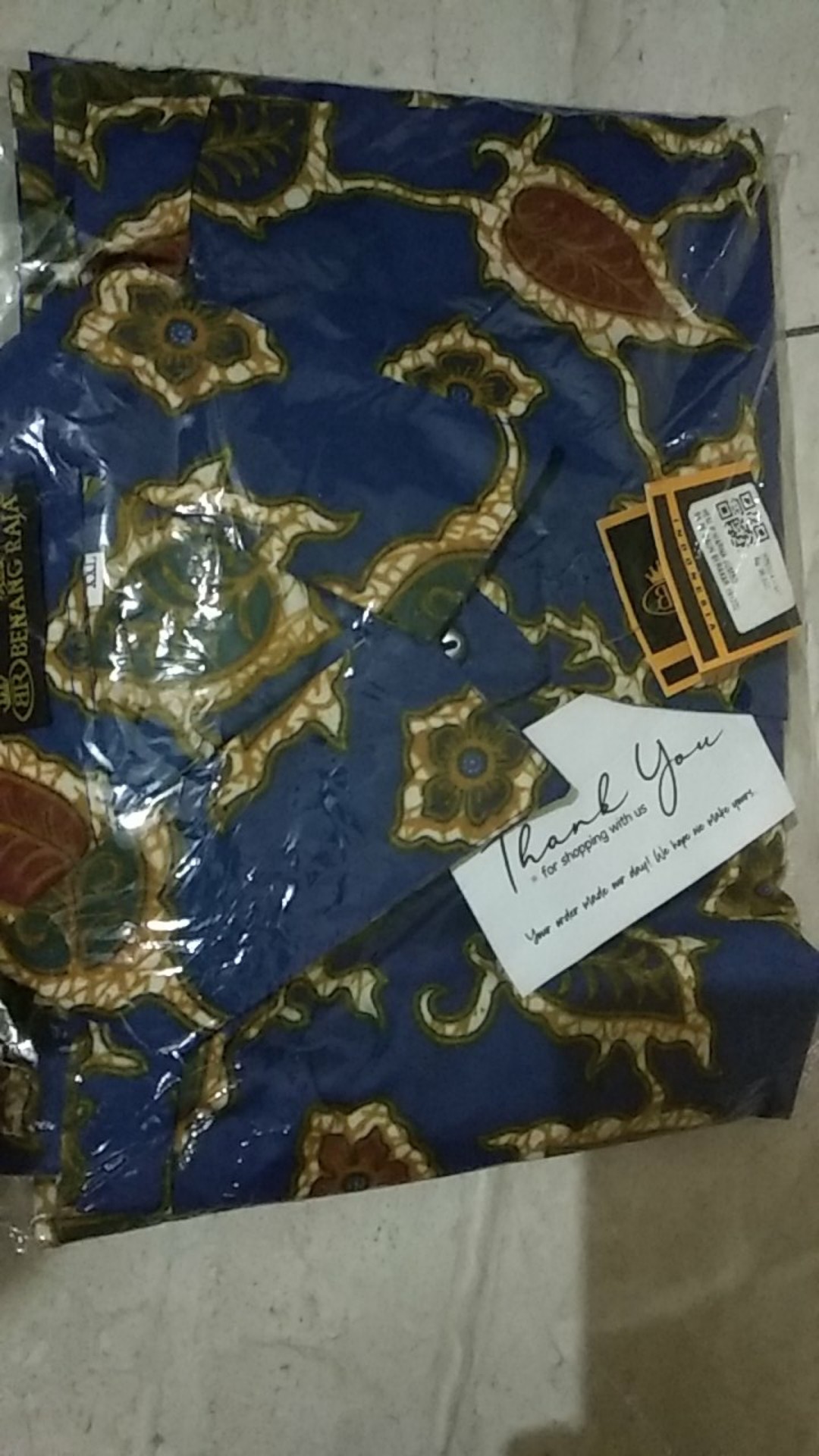 Benang Raja Hem Batik Pria Lengan Pendek Motif Teratai Kotak