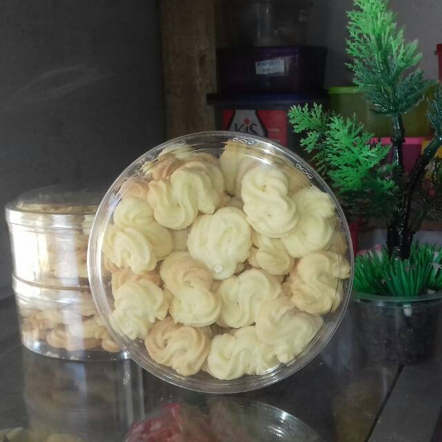 

Kue kering semprit susu khas lebaran