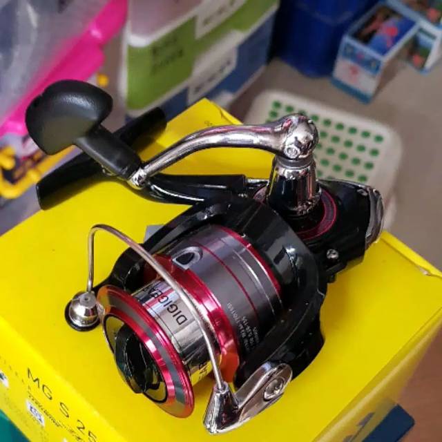 REEL DAIWA MG S 2500