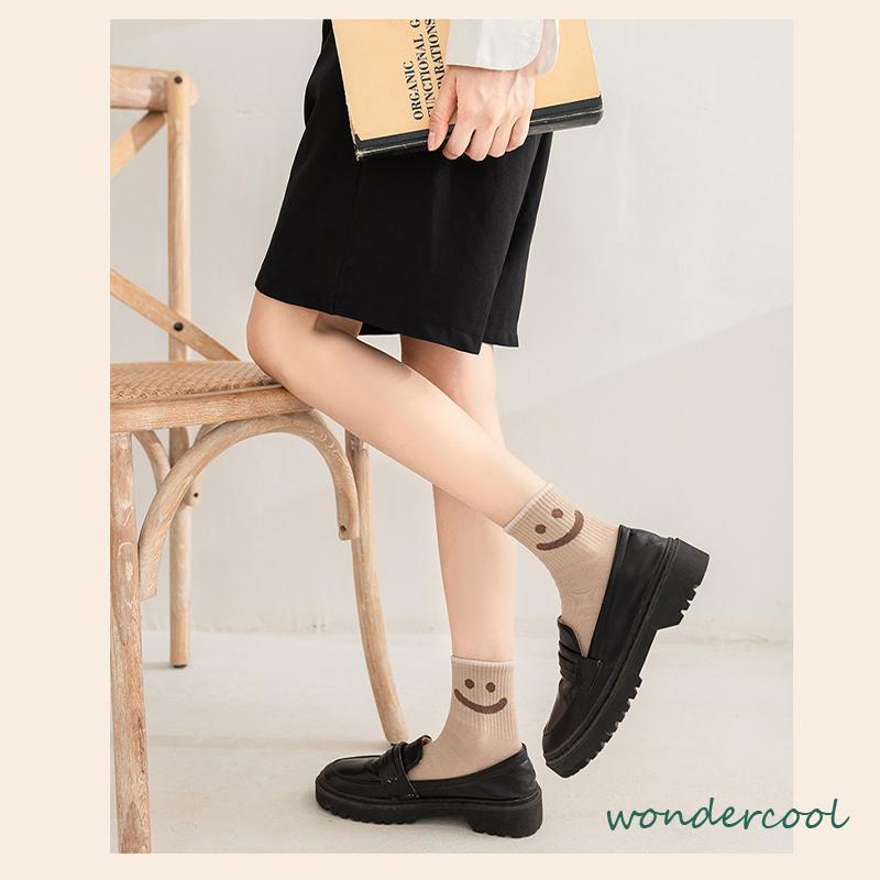 Kaus Kaki Wanita Mid-tube Cute Smiley College Style Kaus Kaki Trendi Musim Gugur Musim Dingin Musim Semi Musim Panas-Won