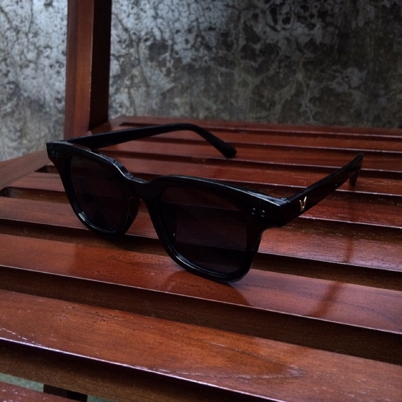 LOUISE SEVERN SUNGLASSES BLACK