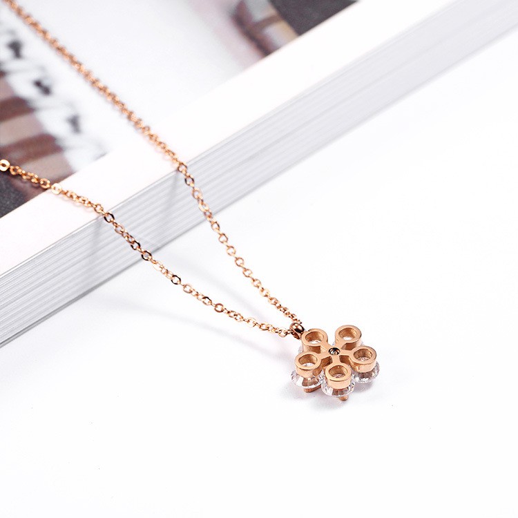 Kalung Fashion Korea Titanium Rosegold Bunga Batu putih - BN316