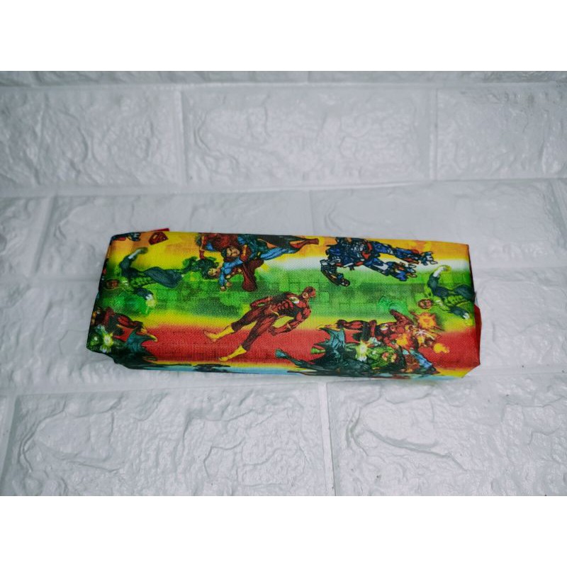 

Tepak Cowok Kain / Kotak Pensil Cowok