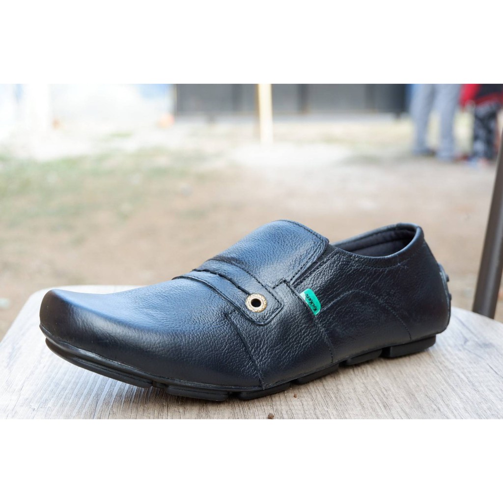 Sepatu slip On kulit pria kickers