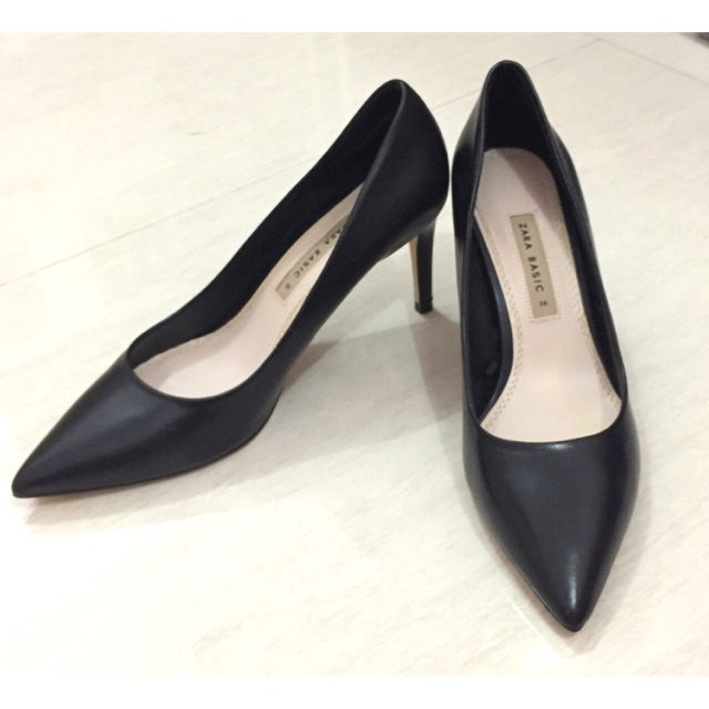 black leather pump shoes