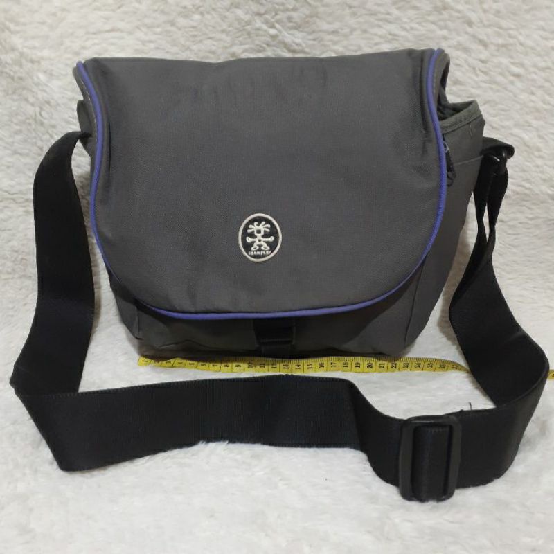 Tas Sling Second / Preloved / CRUMPLER Abu strip Ungu / Tas Selempang Bekas.