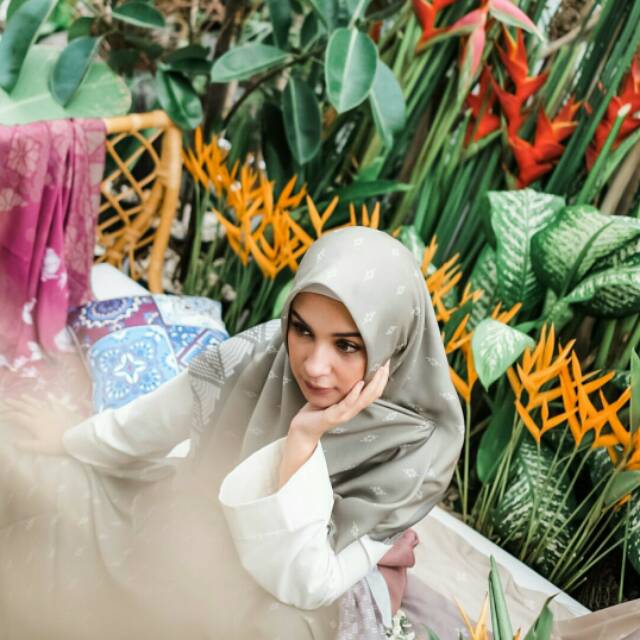 PREMIUM SHIREEN SUNGKAR BY SOCIALSCARF