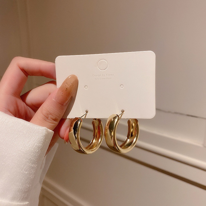 We Flower Anting Bulat Besar Bahan Metal Warna Emas Untuk Wanita