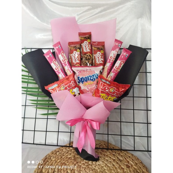 

BUKET SNACK / BUKET JAJAN / KADO WISUDA / HADIAH WISUDA / BUKET COKLAT / BUKET ULTAH