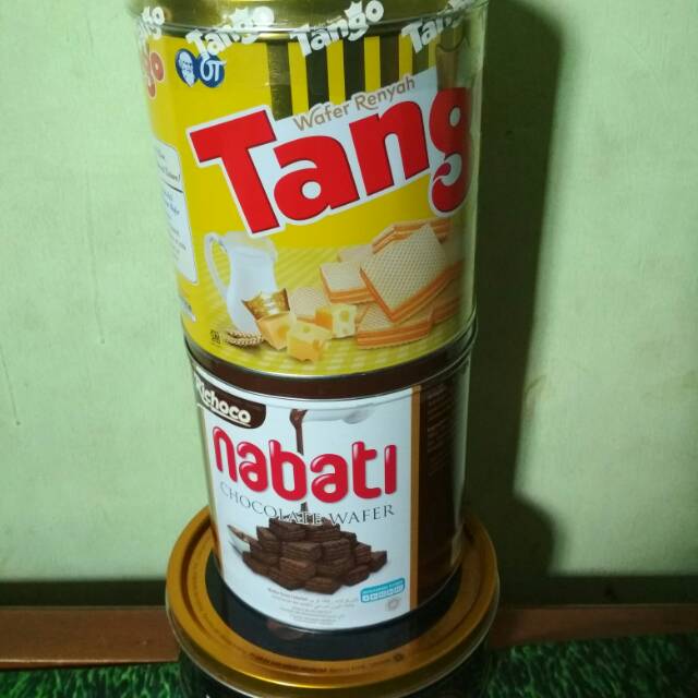 Aneka kue kaleng lebaran