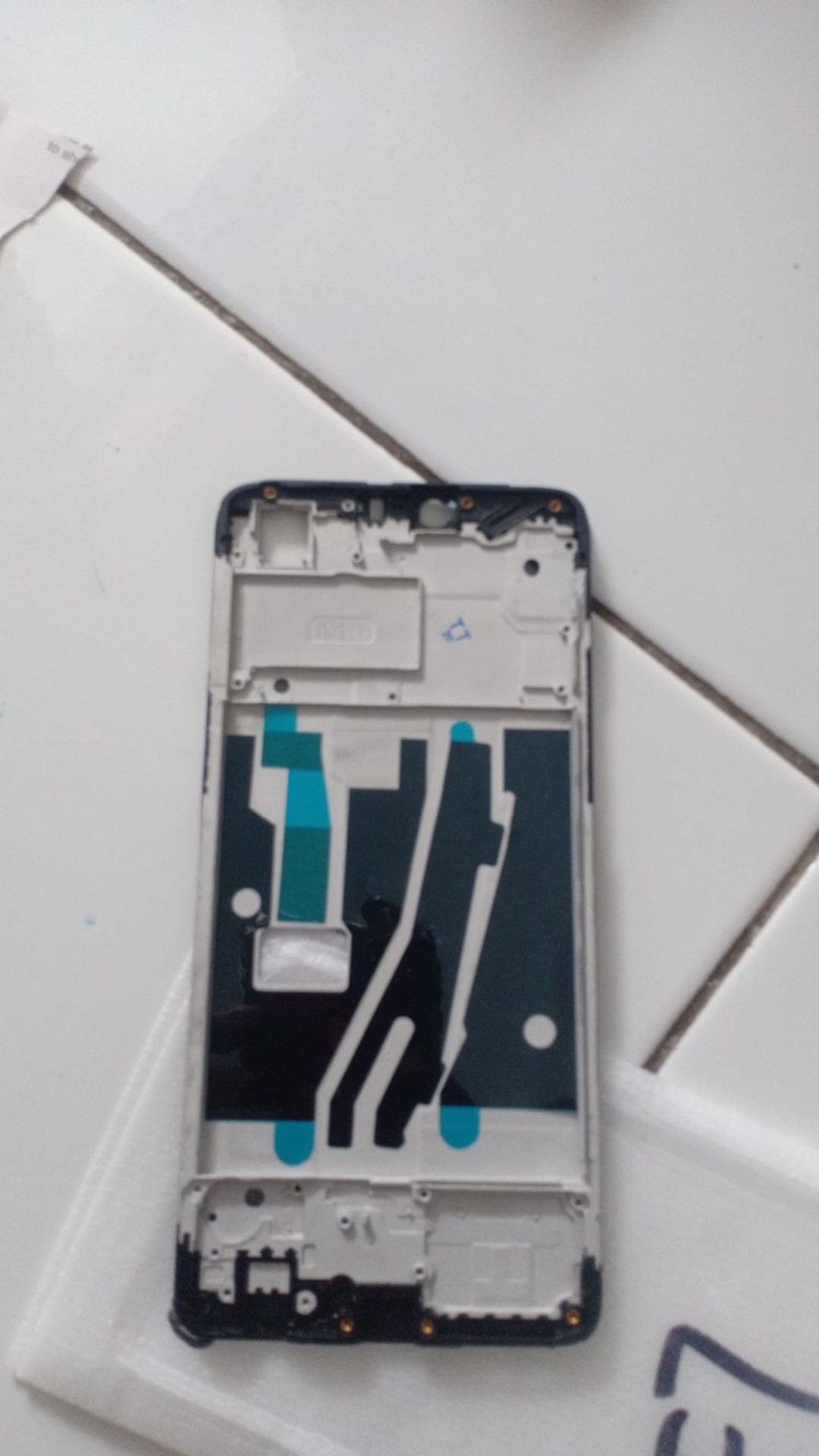 Frame Oppo F7 / Bezel Middle / Tatakan Lcd