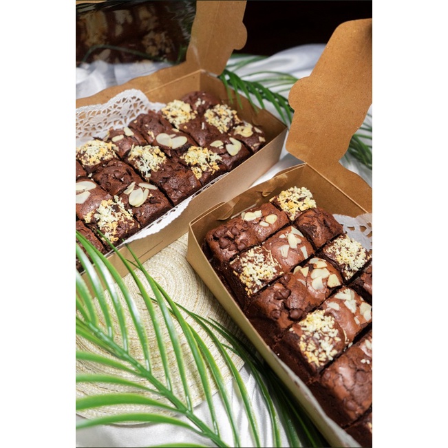 

BROWNIES - Custom Hampers / Kado Ulang Tahun / Oleh-oleh Kue / Hadiah / Hampers Jakarta