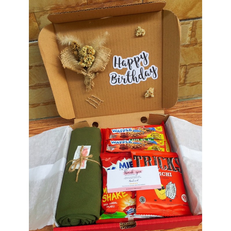 

GIFT BOX BIRTHDAY / GRADUATION / HAMPERS SNACK BOX / GIFT BOX / GIFT BOX HIJAB