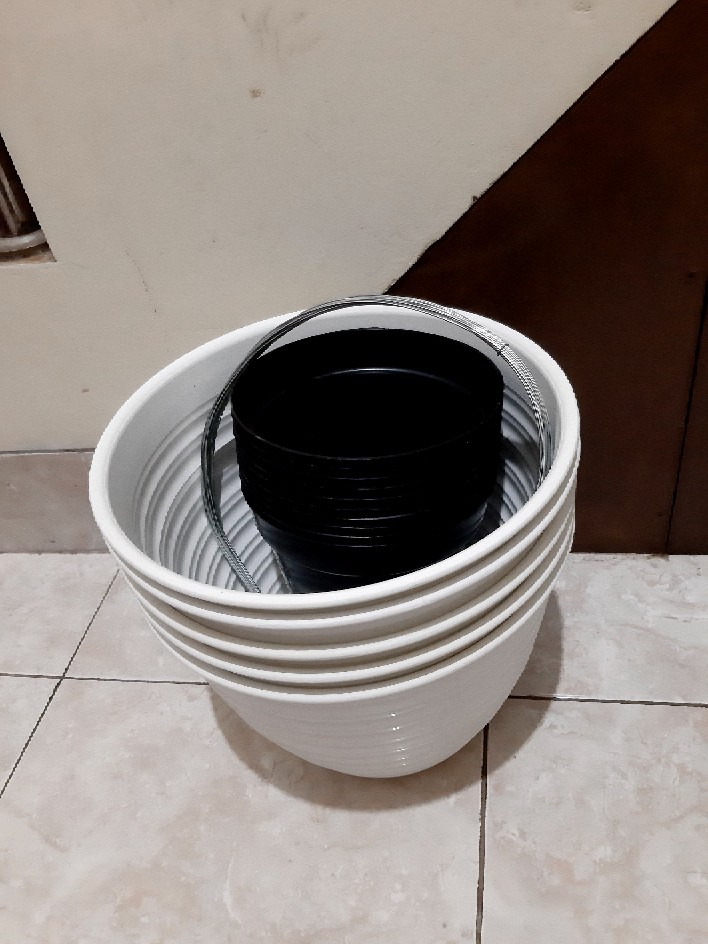 Gantungan Kawat Pot Model Kaki 3