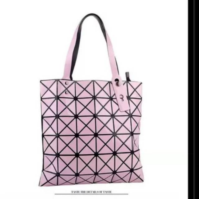NEW ISSEY MIYAKE TOTE BAG / TAS WANITA TERBARU ISSEY MIYAKE 2019 - PINK