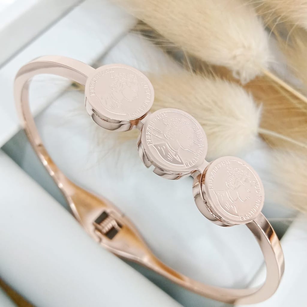 Gelang emas wanita / Gelang wanita terbaru kekinian / Gelang emas wanita / Gelang tangan wanita / Gelang wanita korea / Gelang xuping terbaru / Gelang titanium asli anti luntur / gelang titanium asli anti luntur korea