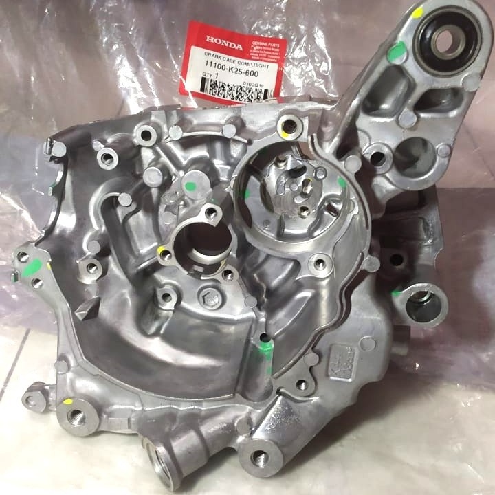 CRANKCASE KANAN TENGAH BEAT FI K25,BEAT FI K81 , SCOOPY K16, VARIO 110K46 2012-2014
