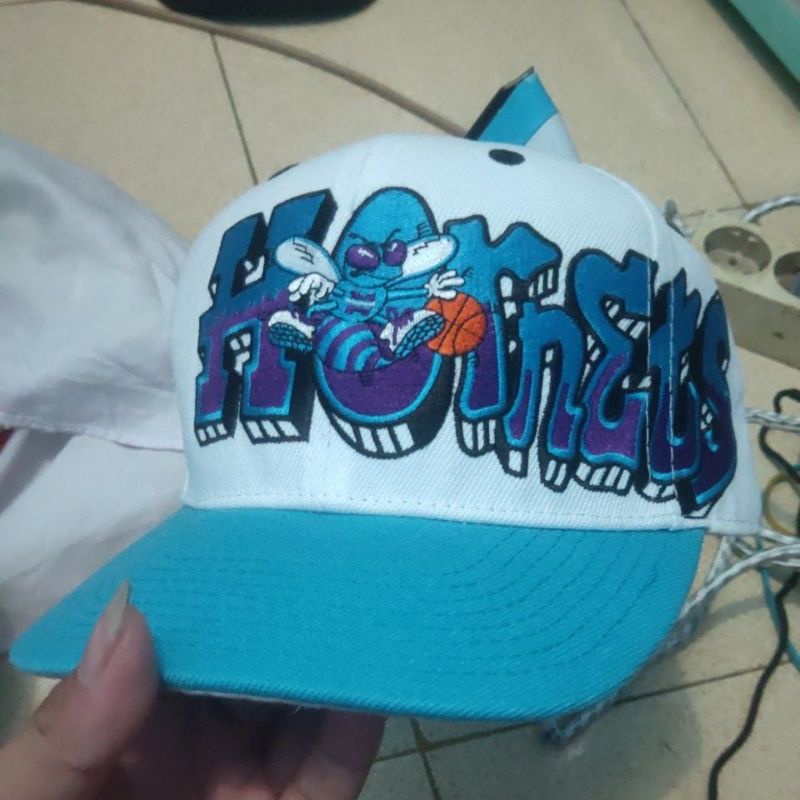 Topi Snapback Vintage Hornets Graffity