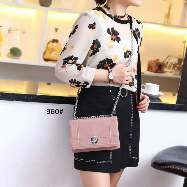 BESTSELLER TAS WANITA Christian Dior Diorama D-960 Box
Jedar Dior SlingBag TAS BATAM TAS IMPORT