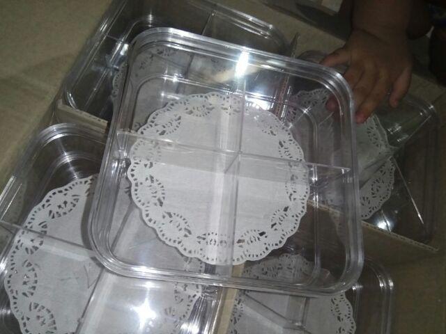 Satu Lusin Toples Lebaran Sekat 4