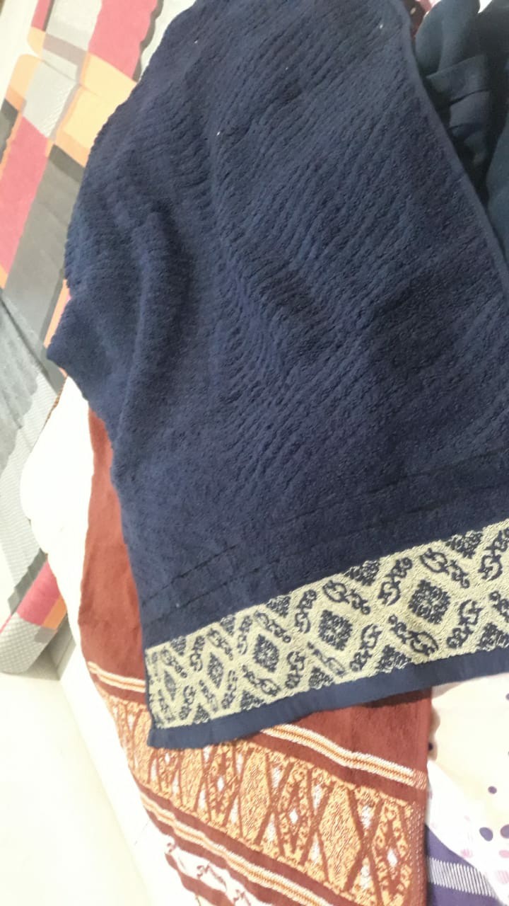 Handuk Lis Merah Putih Corak 50x100 By Terry Palmer