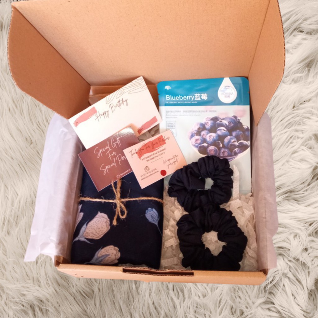 

Hampers Hijab Murah / kado wisuda / kado ulang tahun / kado nikahan