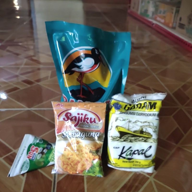 

paket berisi 4 produck kecap bango 520ml + kara 65ml + tepung serba guna sajiku 40g + garam kapal 250g