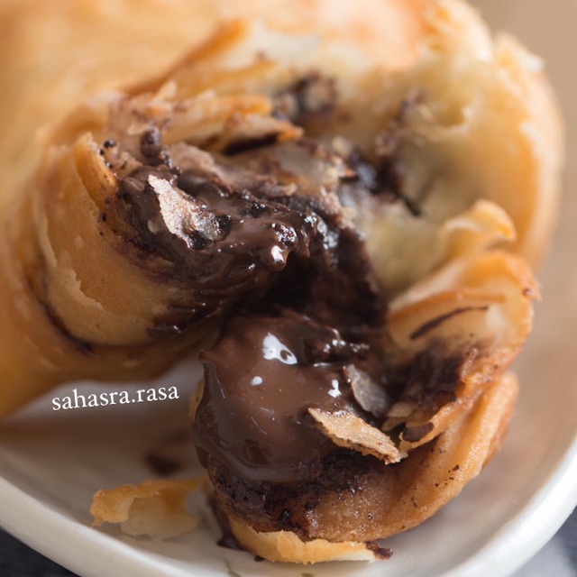 

Chocolate - Curry PUFF / Karipap Pusing - COKLAT