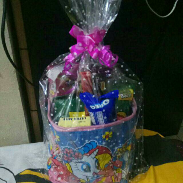 

Paket Tas Kubus dan Alat Tulis dan Snack