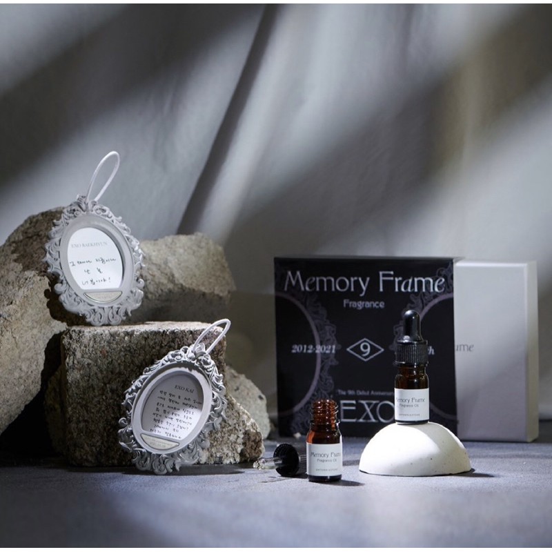 baca deskripsi  EXO 9th ANNIVERSARY GOODS MEMORY CHARM HOLOGRAM CUP FRAGNANCE